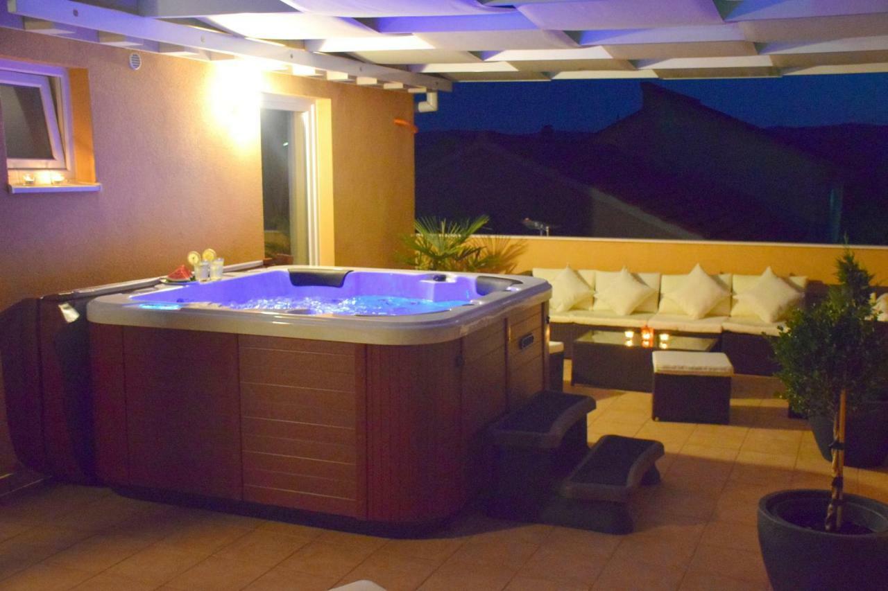 Luxury Penthouse With Jacuzzi In أوروبيتش المظهر الخارجي الصورة